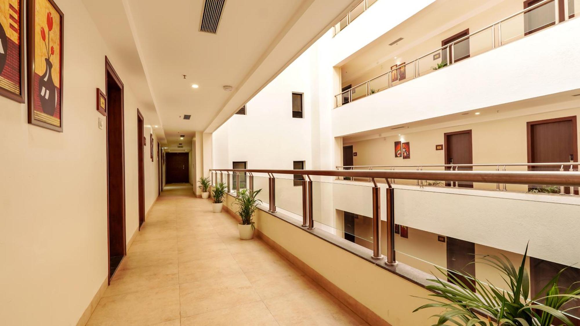 Magnus Square Business Hotel Near Pune Airport Kharadi Buitenkant foto